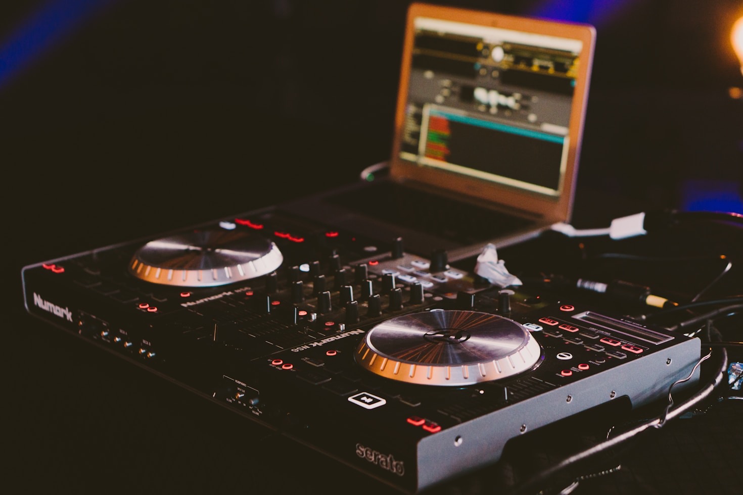 Soluzioni musicali per DJ: legali ed economiche